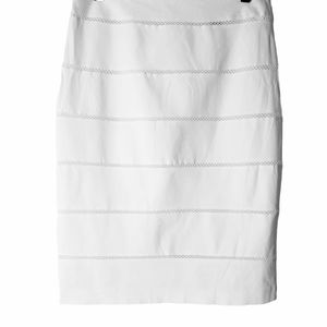 Virtue white skirt size 8 with a 32in waist 23in in length
